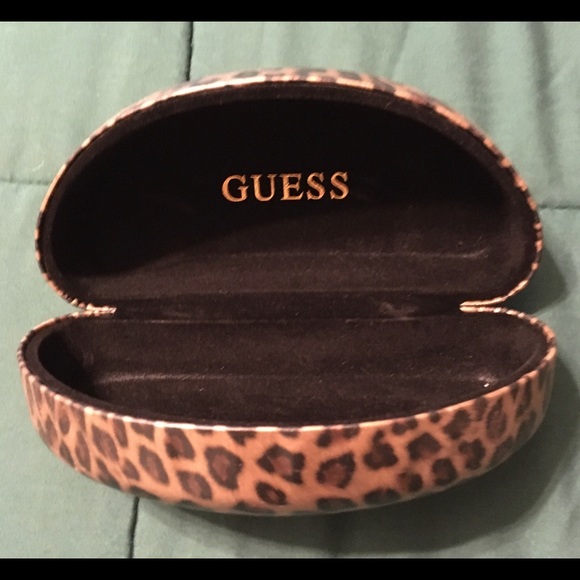 Guess glasses case - Picture 2 of 6